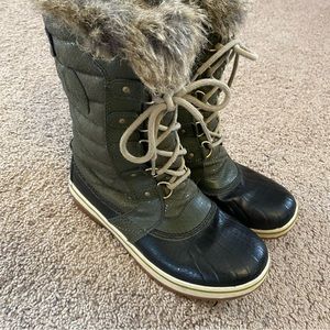 SOREL Women’s Waterproof Fur Trim Snakeskin Green Boots - Size 5